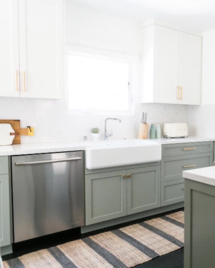 What is the Best Dunn-Edwards White Paint for Kitchen Cabinets?  