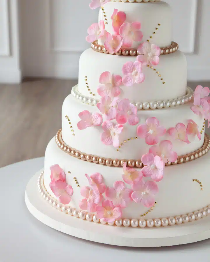 A couple of wedding cake