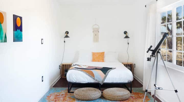 California_Desert_Chic_Style-Orange_Bedroom-Edit-720x400.jpg